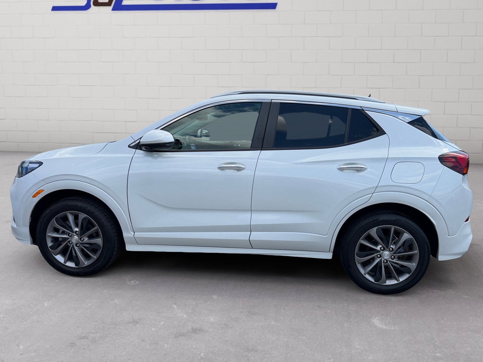 Used 2022 Buick Encore GX Select w/ Sport Touring Package AWD/4WD image 2