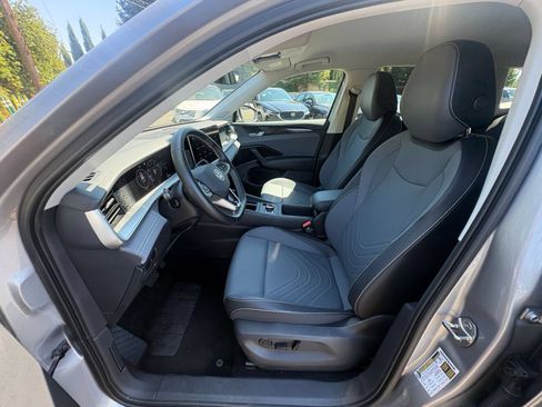 Used 2026 Volkswagen Tiguan SE FWD image 30