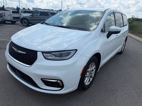 Used 2023 Chrysler Pacifica Touring-L FWD image 22
