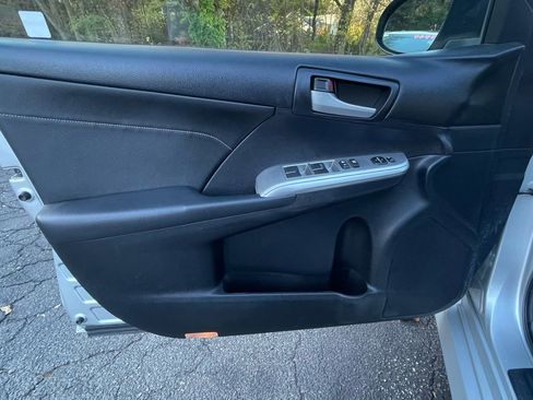 Used 2014 Toyota Camry SE image 16