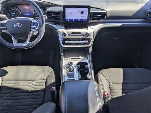 Used 2021 Ford Explorer XLT image 15