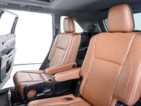 Used 2018 Toyota Highlander Limited Platinum FWD image 23