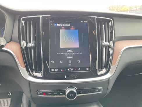 Used 2025 Volvo V60 B5 Cross Country Plus image 21