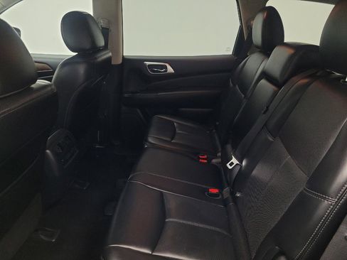 Used 2017 Nissan Pathfinder Platinum FWD image 18