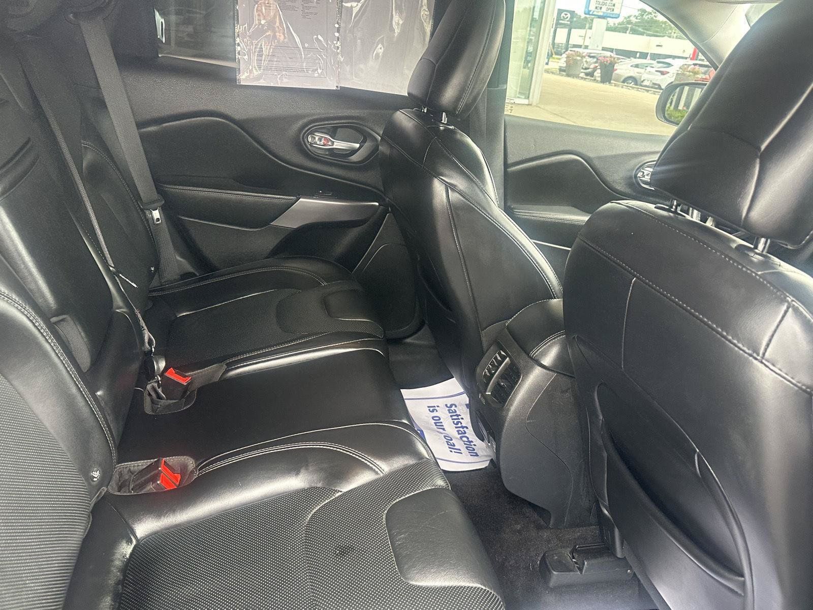 Used 2019 Jeep Cherokee Limited AWD/4WD image 26