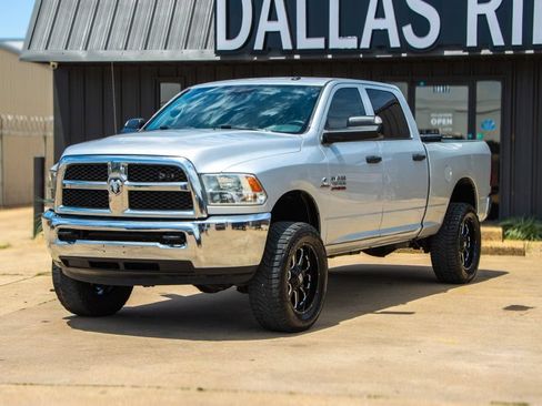 Used 2018 RAM 2500 Tradesman w/ Chrome Appearance Group AWD/4WD image 4
