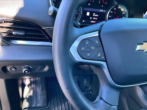 Used 2023 Chevrolet Traverse LT w/ LT Premium Package AWD/4WD image 24