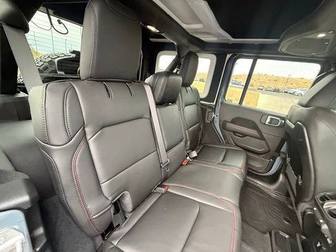 Used 2025 Jeep Wrangler Unlimited Rubicon image 17