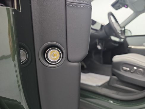 Used 2025 Rivian R1S Adventure AWD/4WD image 32