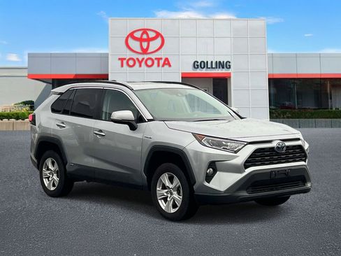 Used 2021 Toyota RAV4 XLE w/ Convenience Package image 7