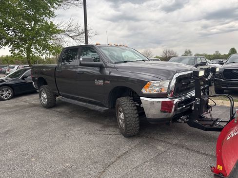Used 2018 RAM 2500 Tradesman w/ Chrome Appearance Group AWD/4WD image 4