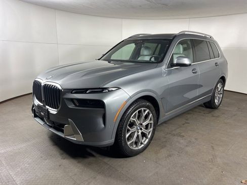 Used 2023 BMW X7 xDrive40i w/ Executive Package image 3