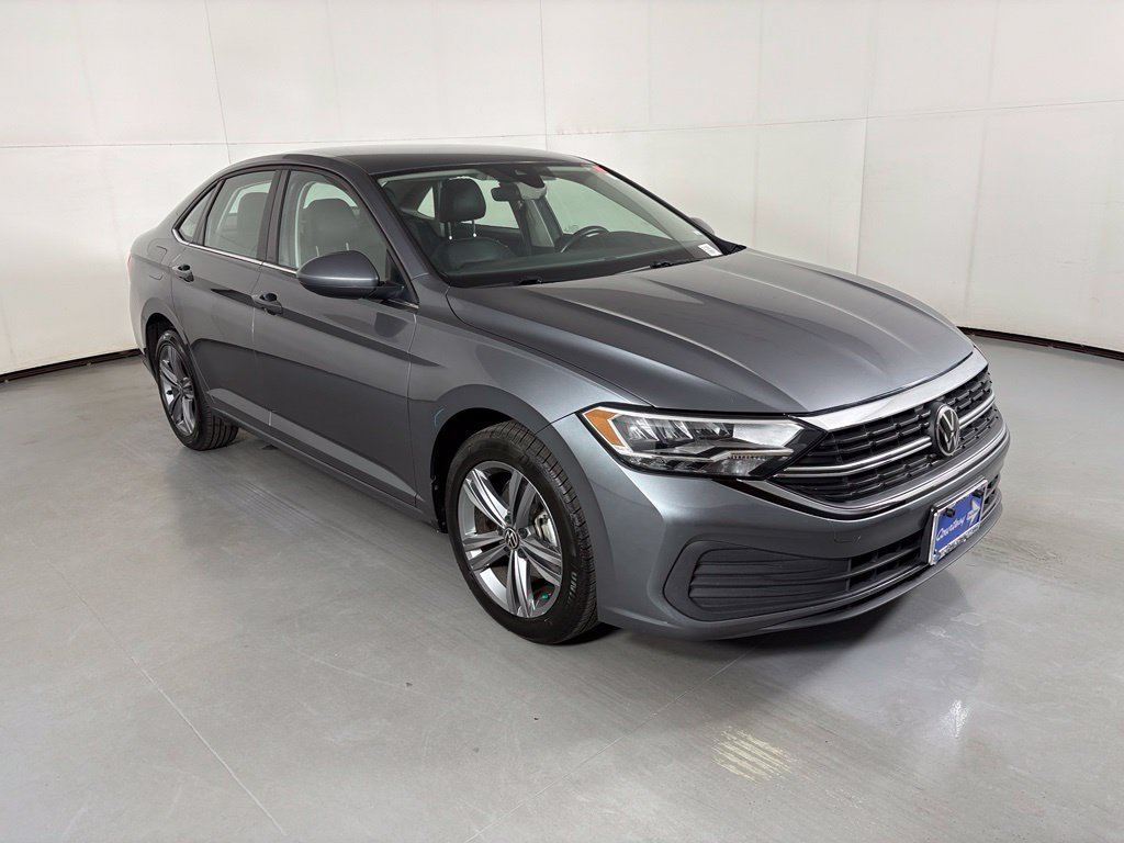 Used 2024 Volkswagen Jetta SE FWD image 2