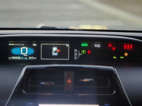 Used 2022 Toyota Prius XLE FWD image 29
