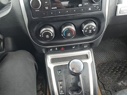 Used 2016 Jeep Compass Latitude FWD image 6