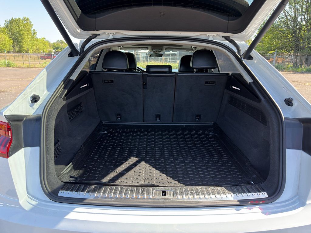 Used 2019 Audi Q8 Prestige w/ Luxury Package AWD/4WD image 9