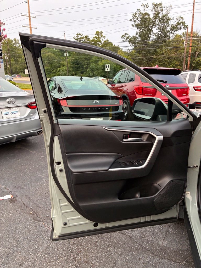 Used 2021 Toyota RAV4 XLE FWD image 29