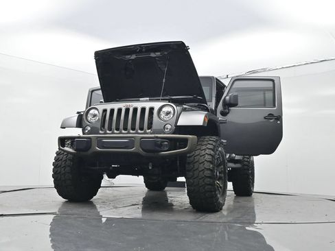 Used 2017 Jeep Wrangler Unlimited Sahara AWD/4WD image 32