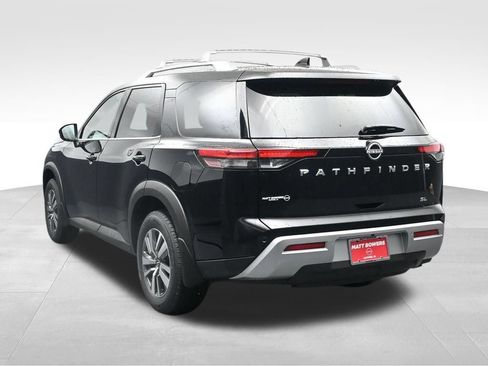 Used 2025 Nissan Pathfinder SL FWD image 4