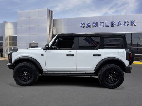Certified 2022 Ford Bronco Wildtrak AWD/4WD image 3