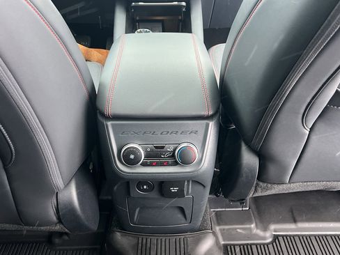 Used 2025 Ford Explorer ST-Line w/ Premium Package image 38