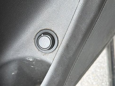Used 2019 Buick Envision Essence w/ LPO, Cargo Package FWD image 12