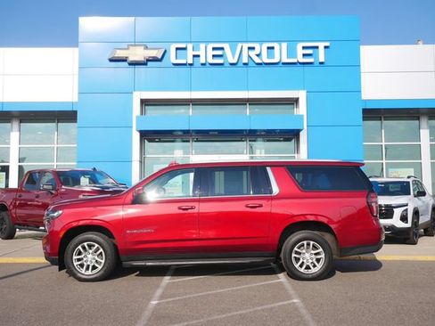 Used 2021 Chevrolet Suburban LT AWD/4WD image 2