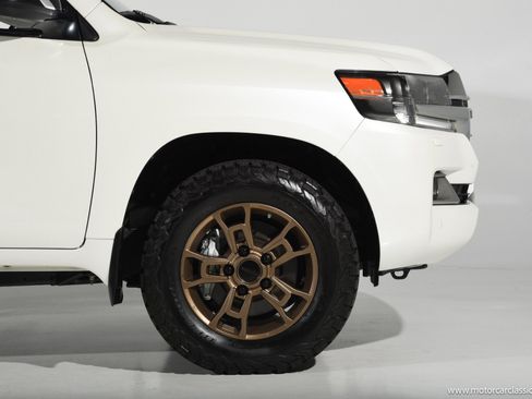 Used 2021 Toyota Land Cruiser Heritage Edition AWD/4WD image 13