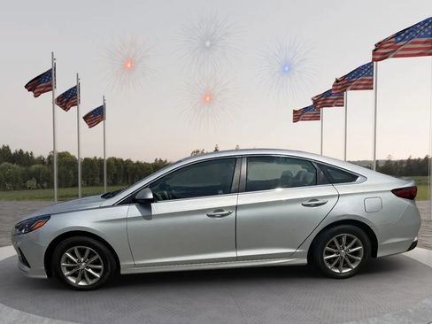 Used 2019 Hyundai Sonata SE FWD image 2