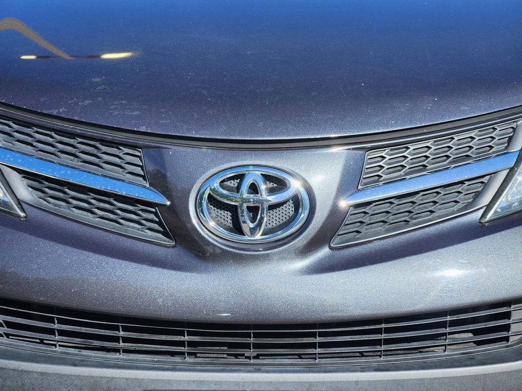 Used 2015 Toyota RAV4 XLE FWD image 11