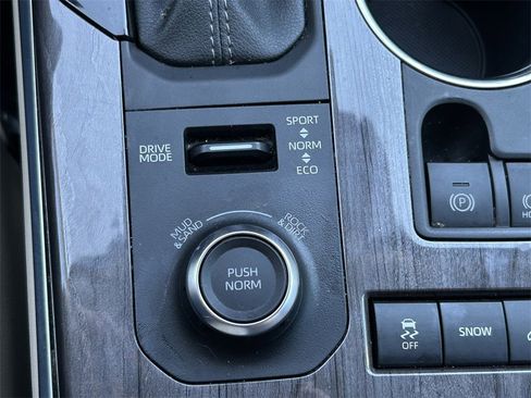 Certified 2022 Toyota Highlander Platinum image 35