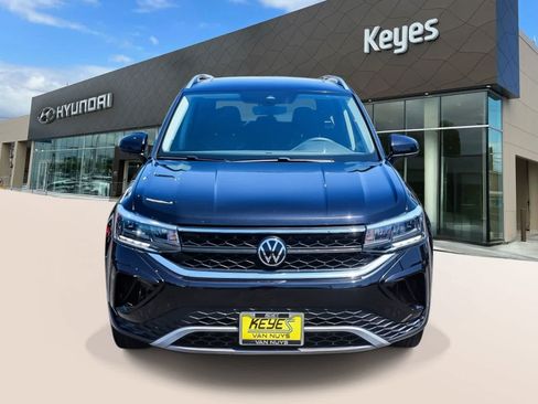 Used 2023 Volkswagen Taos SE w/ Panoramic Sunroof Package AWD/4WD image 2