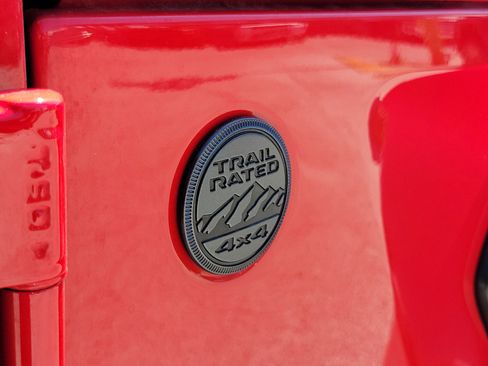 Used 2024 Jeep Gladiator Sport image 7