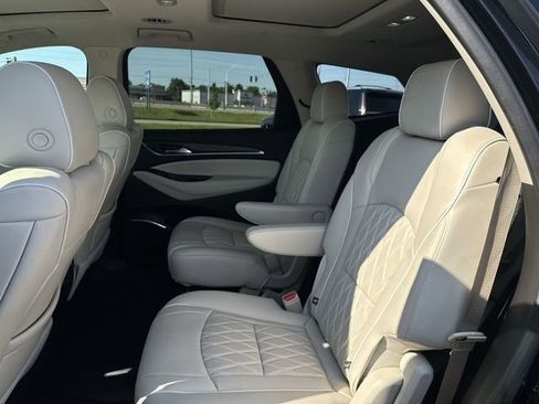 Used 2022 Buick Enclave Avenir w/ Avenir Technology Package AWD/4WD image 13