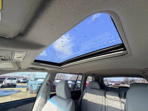 Used 2013 Toyota Highlander SE image 19