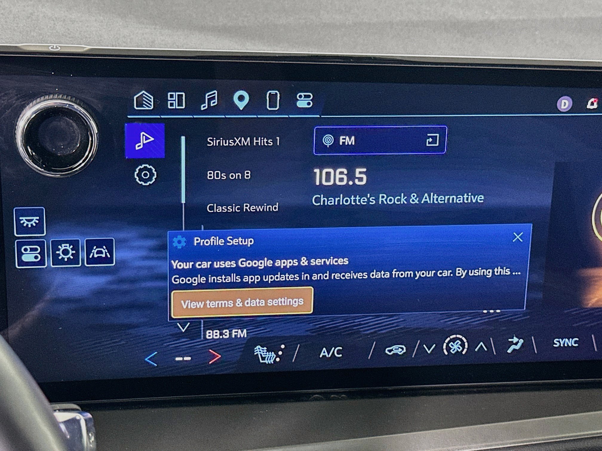 Used 2025 Chevrolet Traverse LT FWD image 21