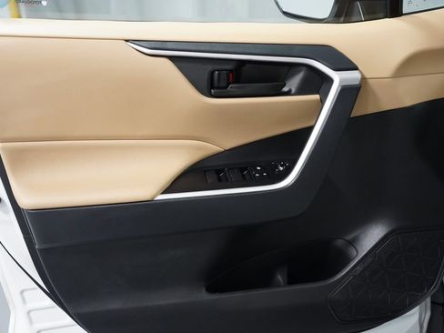 Certified 2025 Toyota RAV4 LE image 28