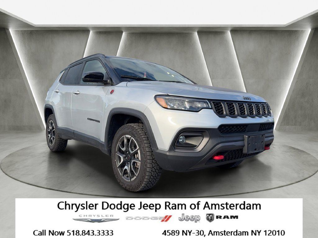 Used 2026 Jeep Compass Trailhawk AWD/4WD image 1