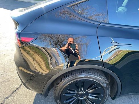 Used 2021 Tesla Model Y Long Range image 25