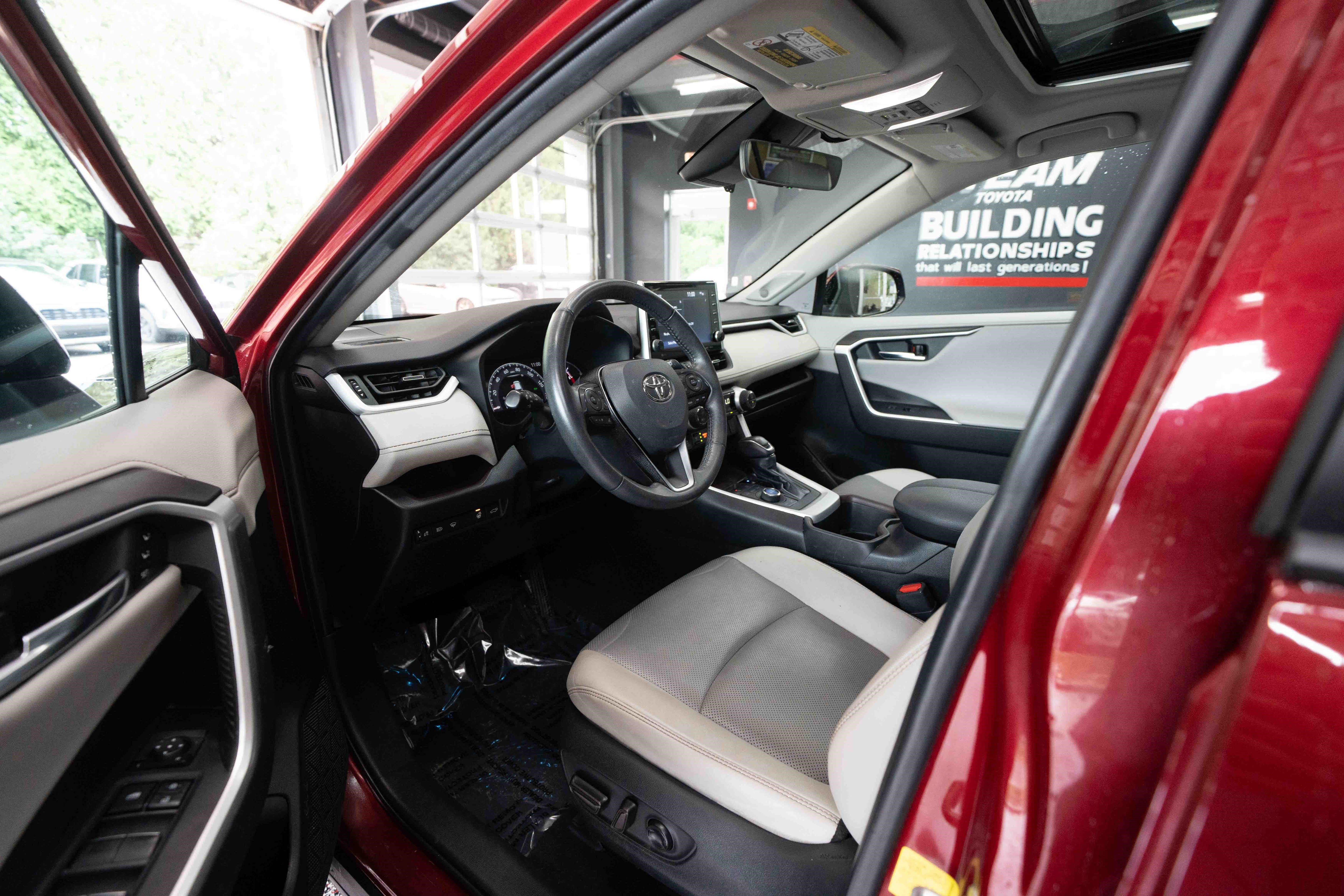 Used 2022 Toyota RAV4 Limited w/ Limited Grade Weather Package AWD/4WD image 8