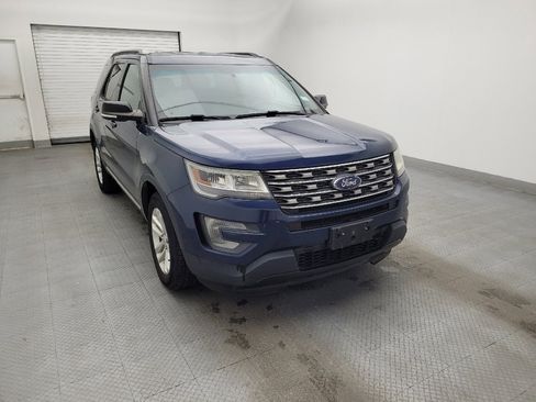 Used 2017 Ford Explorer XLT image 14