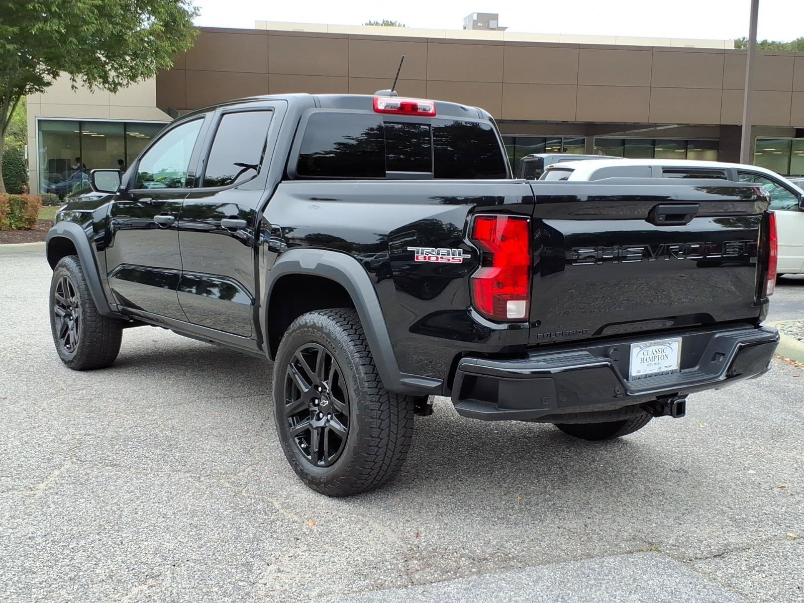 Used 2023 Chevrolet Colorado Trail Boss w/ Safety Package AWD/4WD image 11