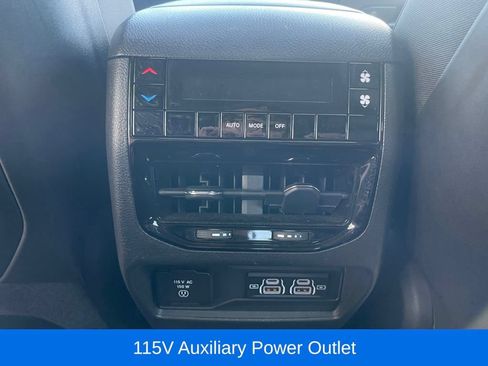 Used 2024 Jeep Grand Cherokee L Altitude AWD/4WD image 19