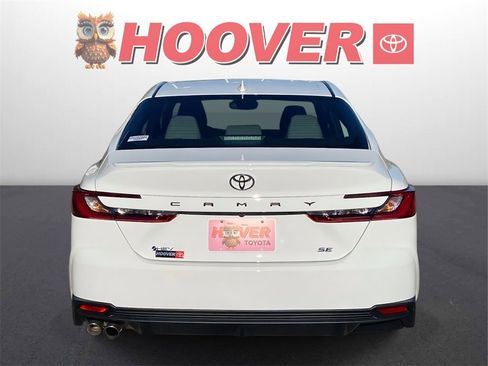 Used 2025 Toyota Camry SE image 3
