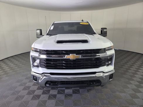 Used 2025 Chevrolet Silverado 2500 LT w/ Convenience Package AWD/4WD image 3