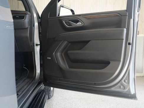 Used 2021 Chevrolet Suburban Premier RWD image 31
