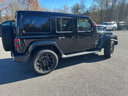 Used 2022 Jeep Wrangler Unlimited Sahara w/ Cold Weather Group image 12
