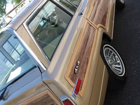 Used 1990 Jeep Grand Wagoneer image 20