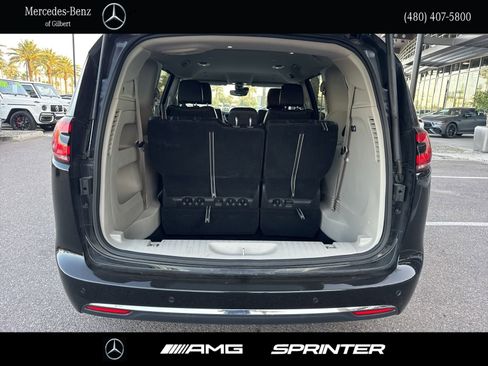 Used 2024 Chrysler Pacifica Touring-L image 6