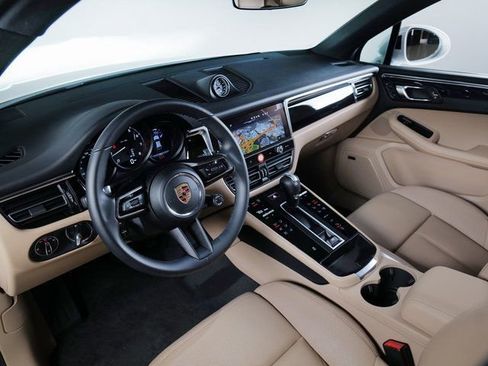 Certified 2026 Porsche Macan image 20